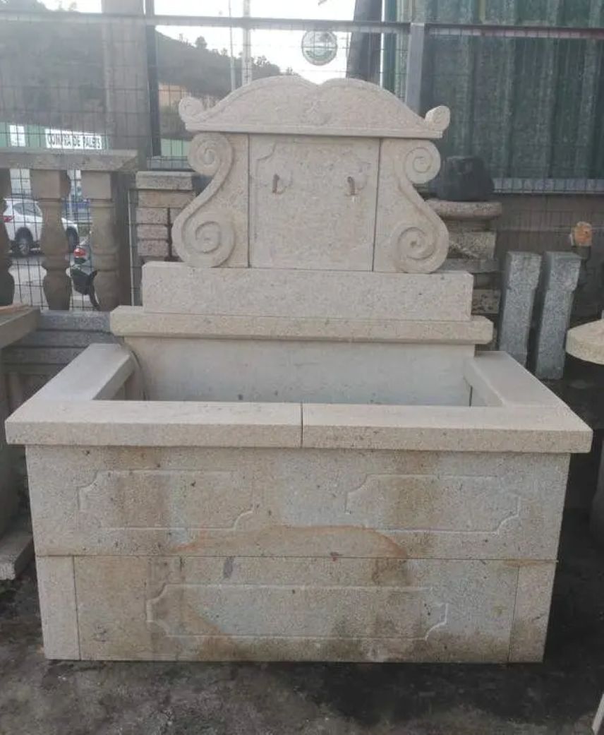 Fuente de Pared Ornamental en Piedra