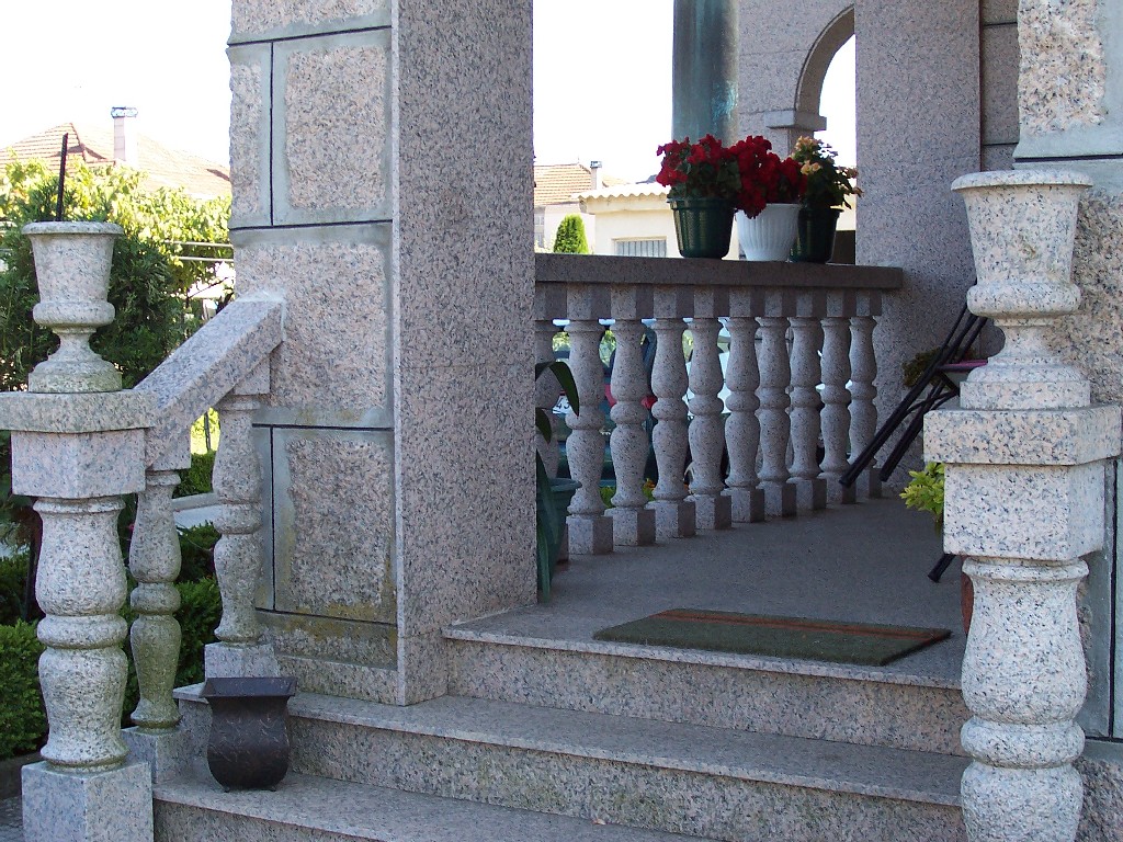 Escalera de Granito Pulido y Balaustrada con Remates