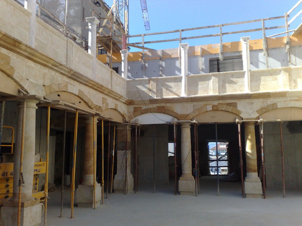 Restauración de arcos y Columnas Cilíndricas en Palacio - Imagen 2