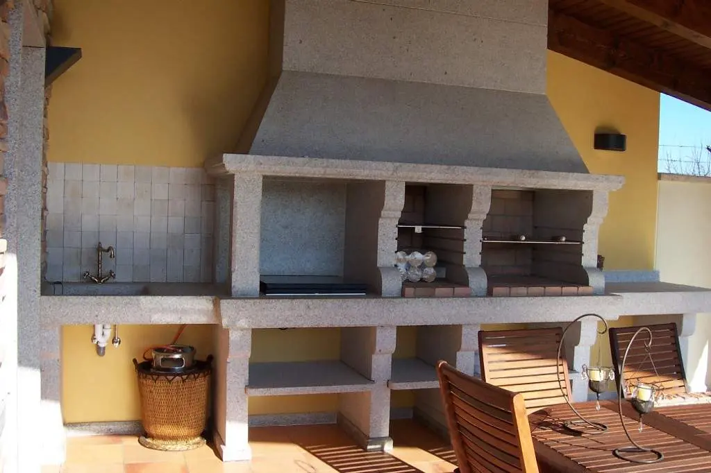 Barbacoa de Gran Capacidad con Doble Área de Cocción