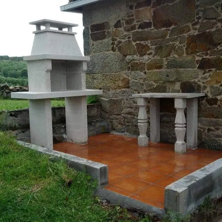 Barbacoa Compacta con Mesa Auxiliar Esculpida
