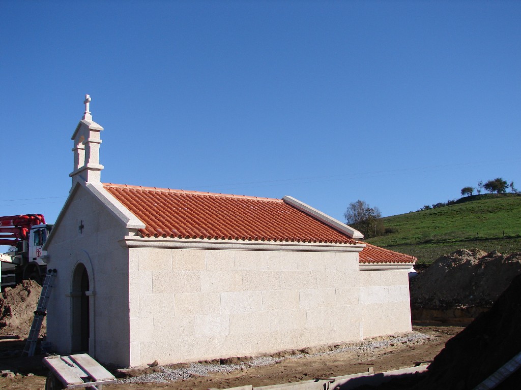 Capilla Mortuoria Clásica en Piedra - Imagen 2