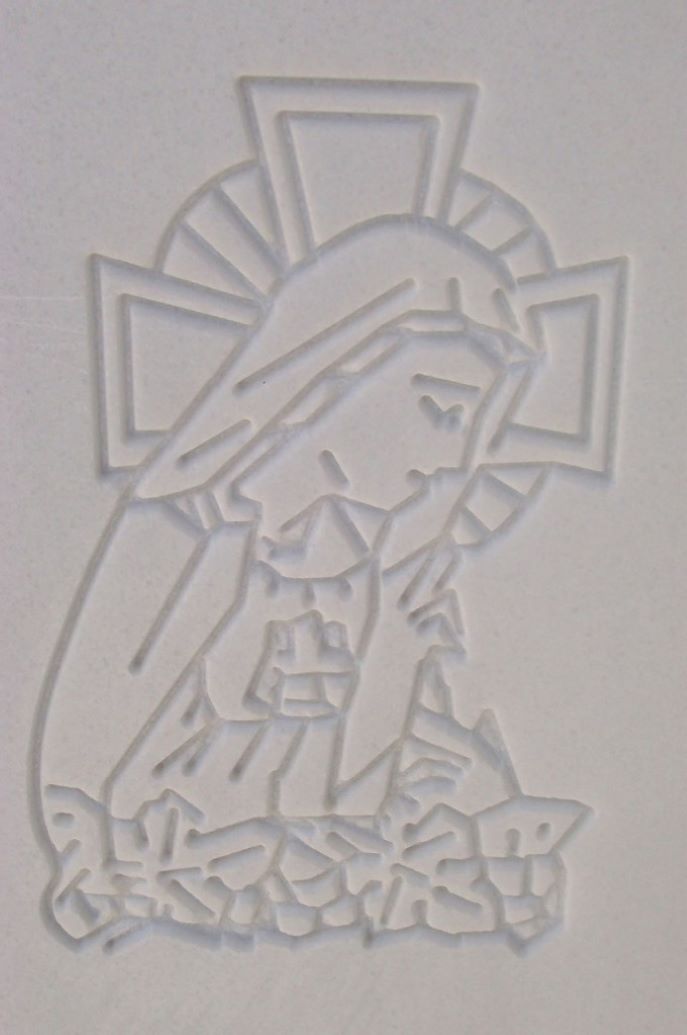 Escultura de la Virgen Grabada en Mármol Blanco