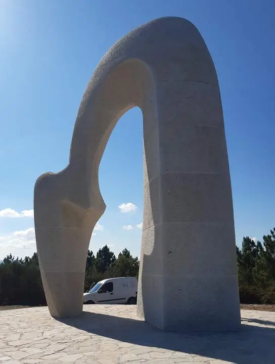 Monumento Abstracto Miguel Ángel Blanco