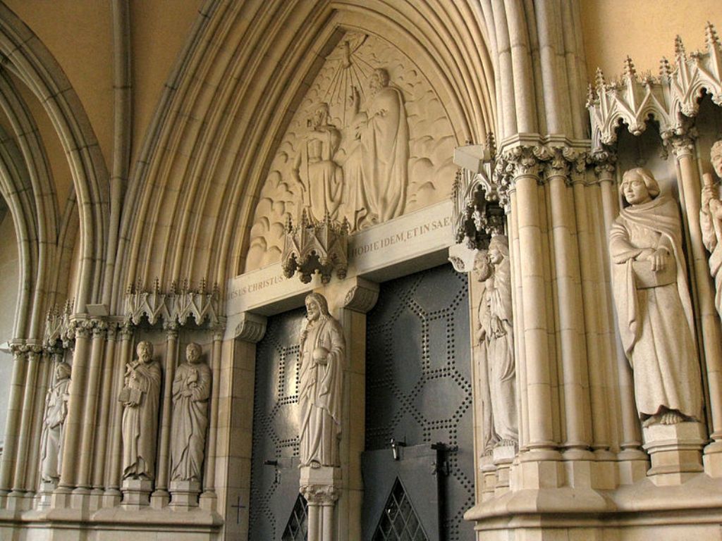 Figuras de los 12 Apóstoles para Fachada de Basílica en Piedra