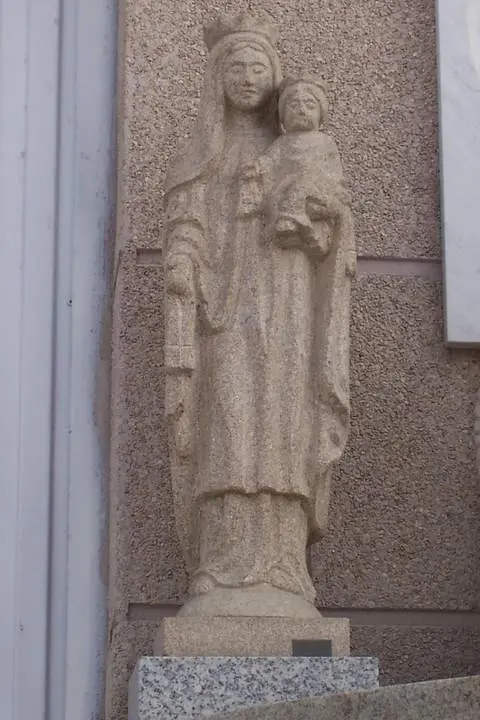 Virgen del Carmen con Niño en piedra