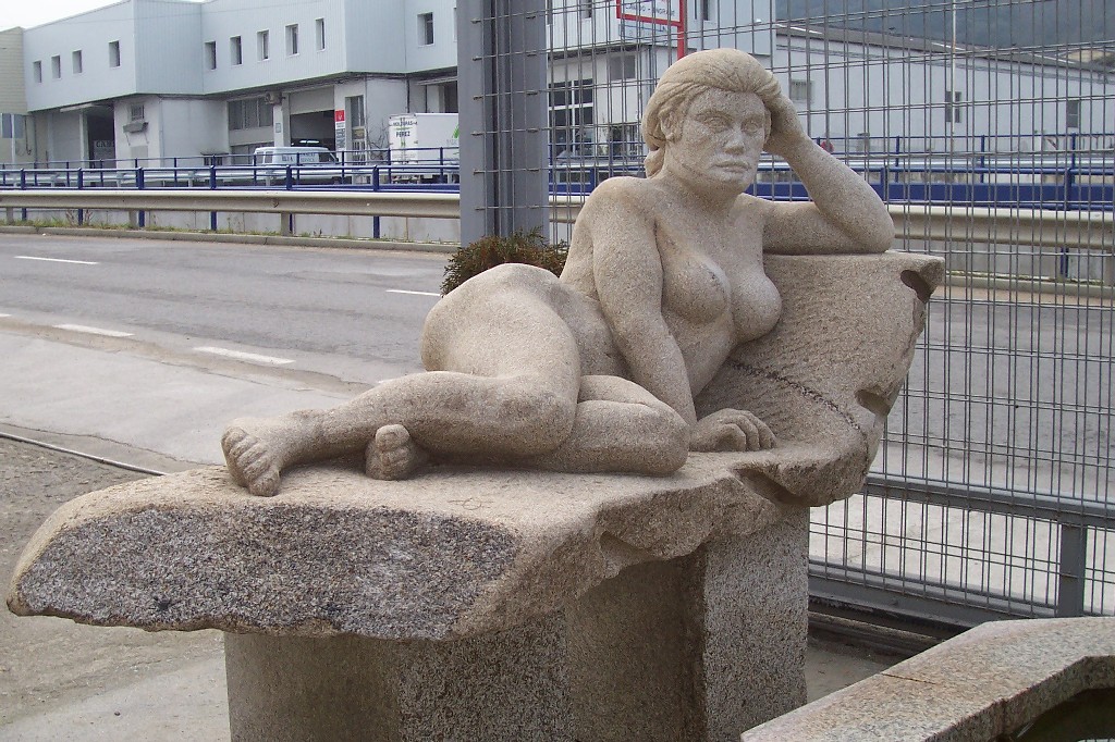 Desnudo femenino en piedra