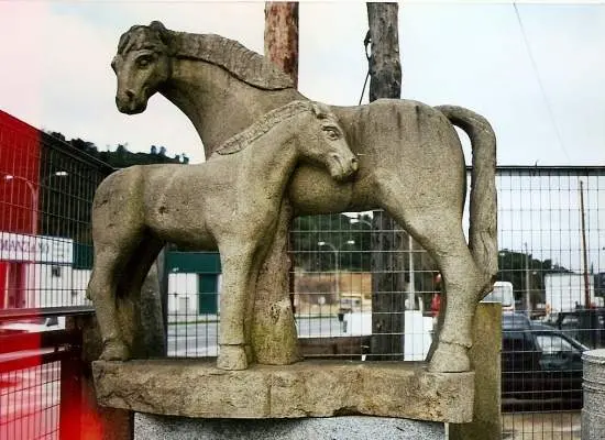 Esculturas de Caballos en Piedra