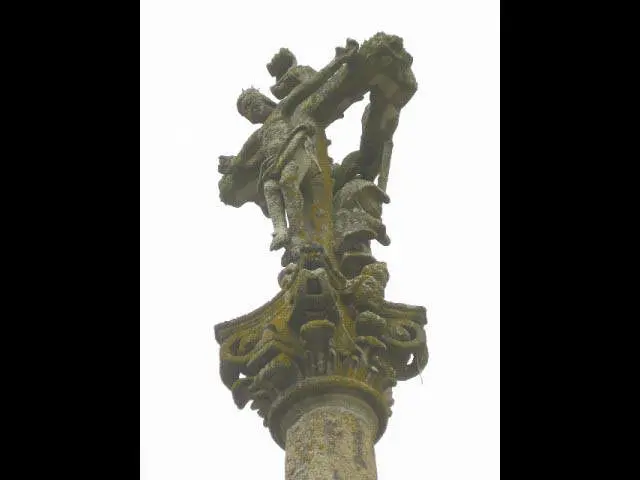 Detalle Escultórico Histórico en Cruceiros