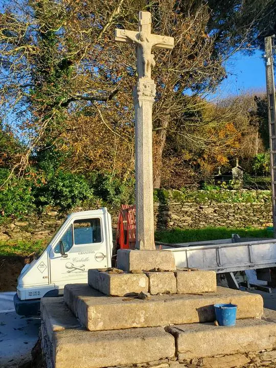 Logística y Construcción de Cruceiros de Piedra: Instalación Experta