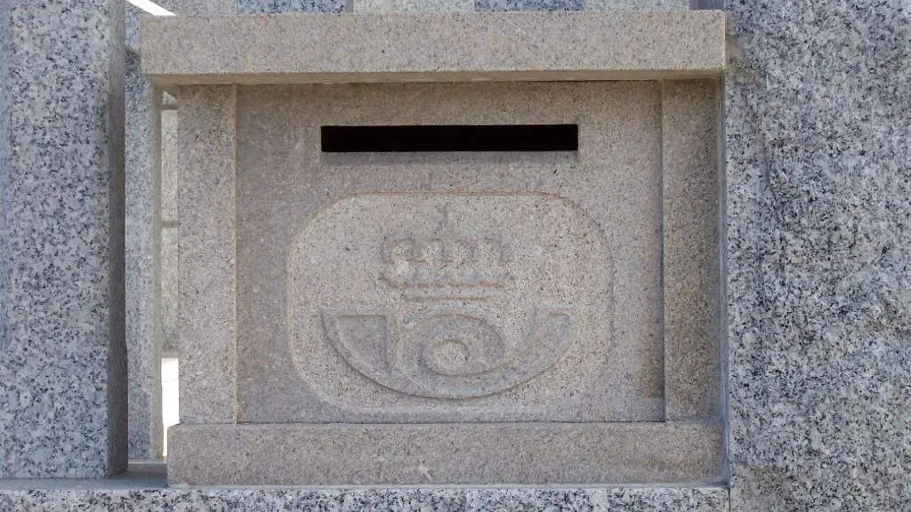 Buzón de Granito Esculpido